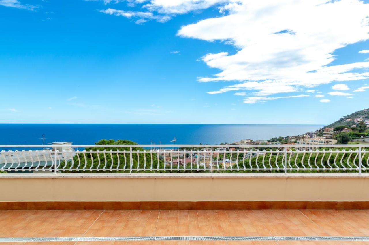 Apartamento 168b - La Terrazza Sul Mare, Casa A 10 Minuti Da Spiaggia, Parcheggio Privato Gratis *